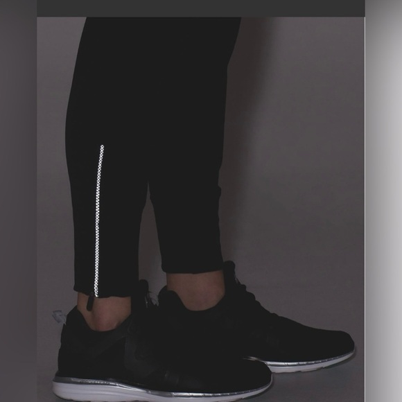 NWT Lululemon Fresh Tracks Pant Joggers in Black Size 4‎ - Picture 2 of 16